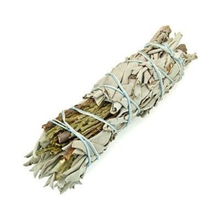 Fehér zsálya és cédrusfa füstölőcsokor az energiatisztításhoz és a spirituális gyógyuláshoz