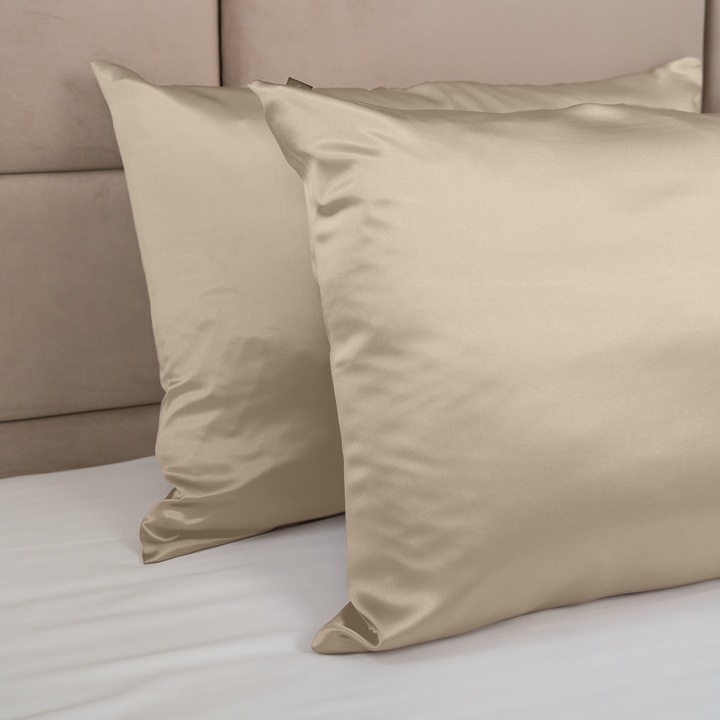 Set fete de perna infuzate cu acid hialuronic, Silkd, Matase Mulberry 19 momme, Crem, 50 x 70 cm