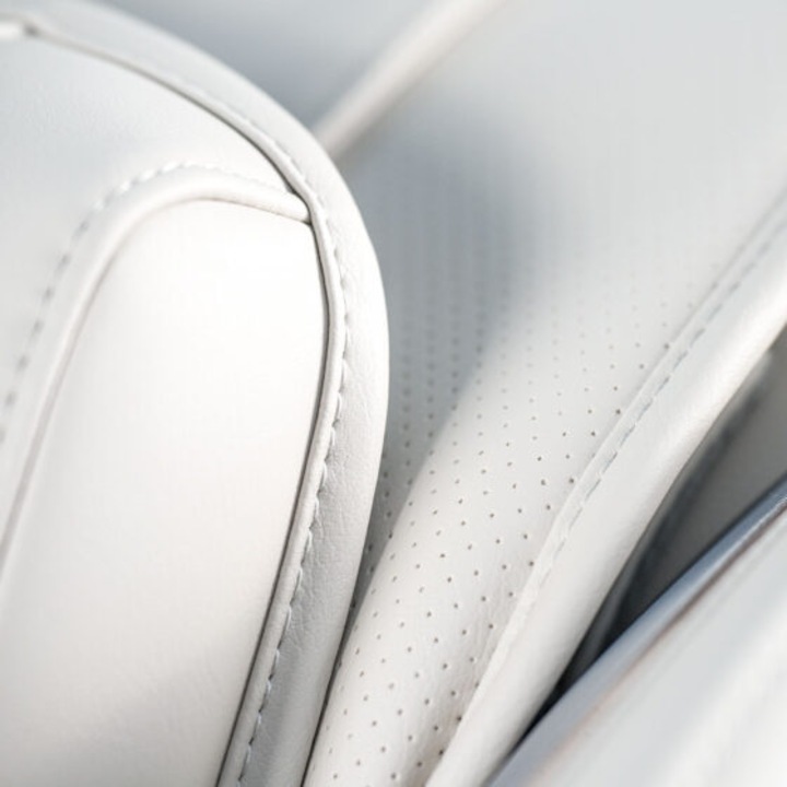 Fotoliul Japonez cu masaj ''FUJIIRYOKI JP-3000’’ 5D, white