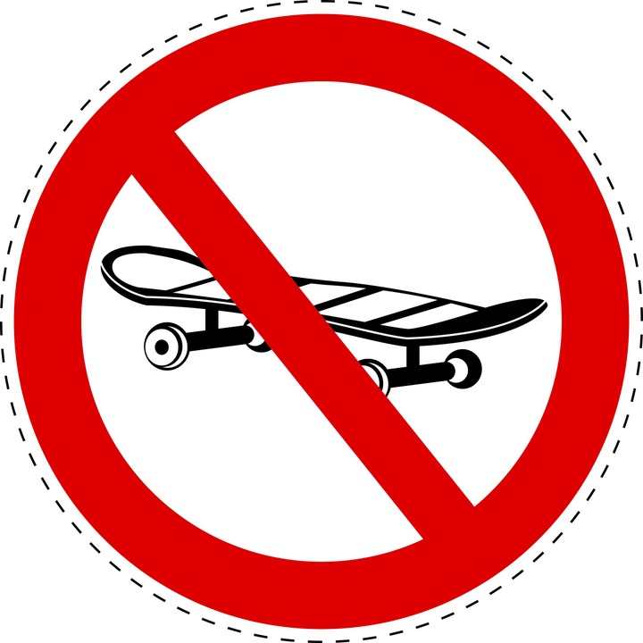 Sticker Indicator Autoadeziv de Restrictie - Accesul cu Skateboard Interzis 10 cm