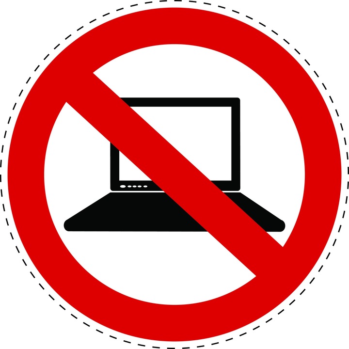 Sticker Indicator Autoadeziv de Restrictie - Interzis cu Laptopuri 5 cm