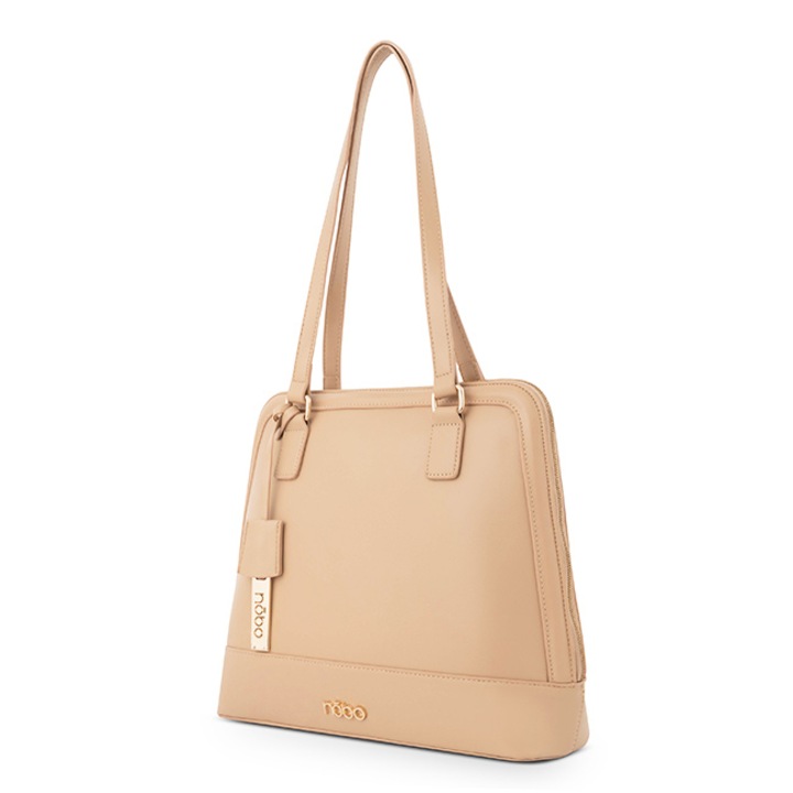 Női táska medállal B-R0810-C015 M0 Camel nyitott