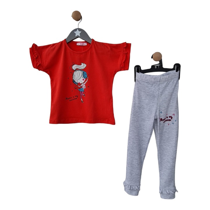 Compleu fete, 2 piese, tricou rosu cu imprimeu, maneci cu volane, pantaloni gri cu volane aplicate deasupra tivului, bumbac, Rosu/Gri