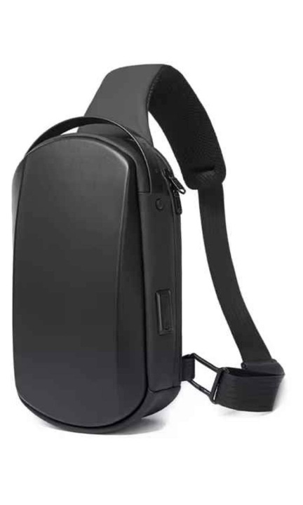 LUKETO® válltáska vagy kézitáska, USB töltőporttal, behúzható kulcstartóval, több rekesszel tablethez, telefonhoz, tollhoz, külső akkumulátorhoz, elegáns és innovatív kialakítás, karcálló anyag, vízálló, fekete