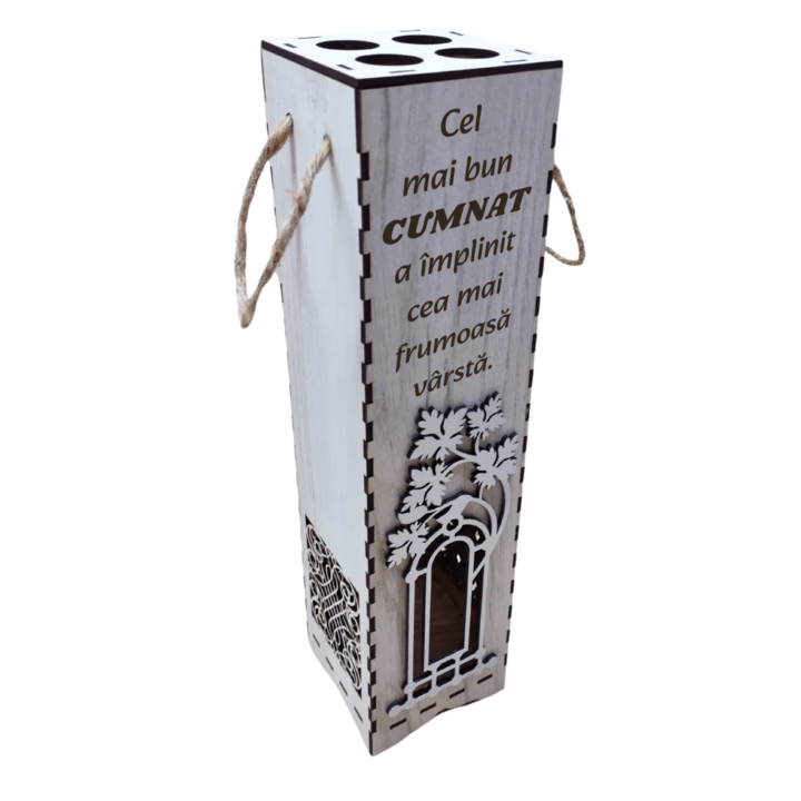 Cutie din lemn pentru vin -Cel mai bun Cumnat a implinit cea mai frumoasa varsta!-gravat, 34x34x9 cm, alb craft+argintiu, personalizata cu decoratiune fereastra