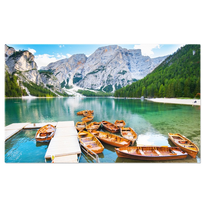 Tablou Canvas Barci pe Lacul Braies in Muntii Dolomiti Pauza Relaxanta in Inima Naturii O imagine linistita si relaxanta cu barci pe un lac in mijlocul muntilor. 40x25CM