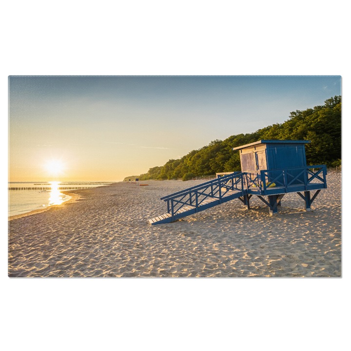 Tablou Canvas Cabana Salvamarului pe Plaja la Marea Baltica la Rasarit O Vedere Idilica a Razele de Soare Care Incalzesc Nisipul si Marea Involburata 70x50CM