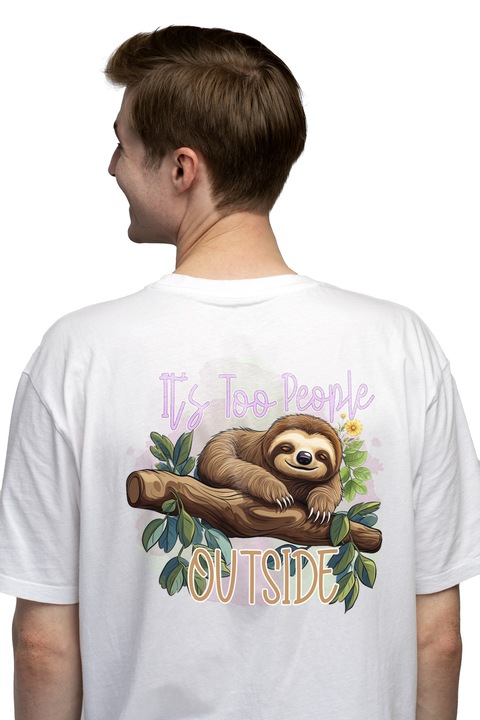 Мъжка тениска с животното ленивец с посланието „It's too people outside“, мързелив, спи на дървото, твърде много хора навън, Чисто бяло