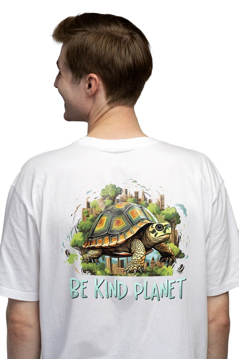 Мъжка тениска с костенурка с послание "Be kind, planet", илюстрация, информираност, защита, безопасност, защита, градове, природа с бяла дръжка, Чисто бяло
