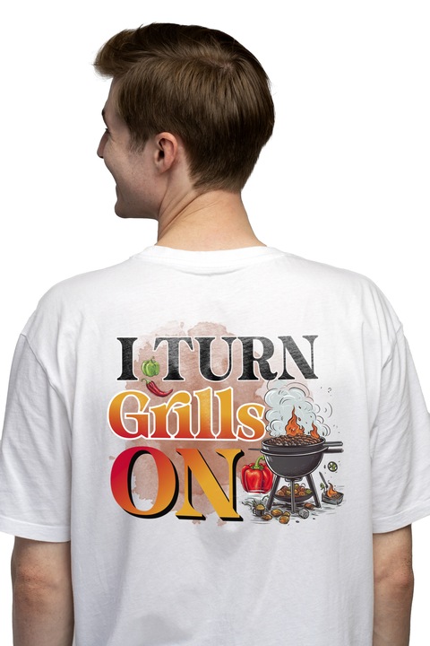 Мъжка тениска с надпис "I turn grills on", включете скарите, готвене, илюстрация, кухня, пържола, чушки, кафяв фон с бяла дръжка, Чисто бяло