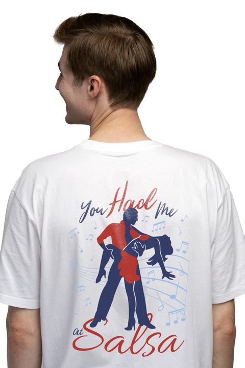 Мъжка тениска с двама партньори, танцуващи салса, облечени в червено, текст на английски You Had Me At Salsa, любители на танци и партита, Чисто бяло