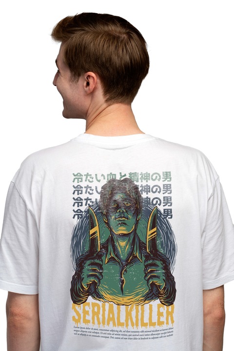 Мъжка тениска с мъжка риза и коса с разделяне по средата Два ножа в ръцете, текст на английски Setial Killer, Movie Lovers St, Чисто бяло