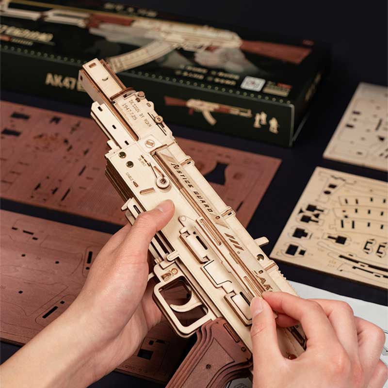 Puzzle 3D, mecanic, din lemn, Mitraliera AK-47, 315 piese - eMAG.ro