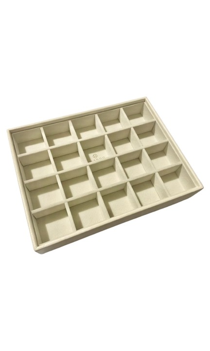 Organizator de bijuterii, 20 compartimente, spatiu de depozitare pentru inele, lantisoare, bratari, material catifelat, design rafinat si elegant, piele ecologica alba, 17 x 22 x 3.8 cm