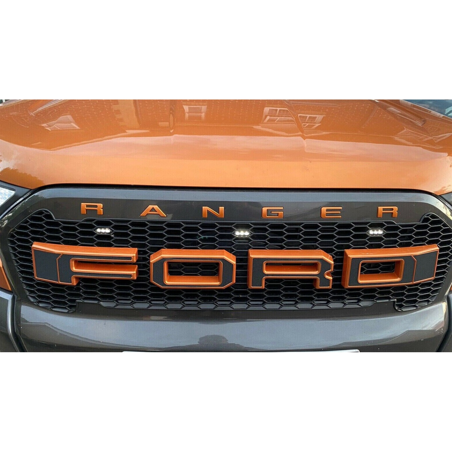 Grila radiator negru mat cu contur portocaliu, leduri portocalii, Ford ...