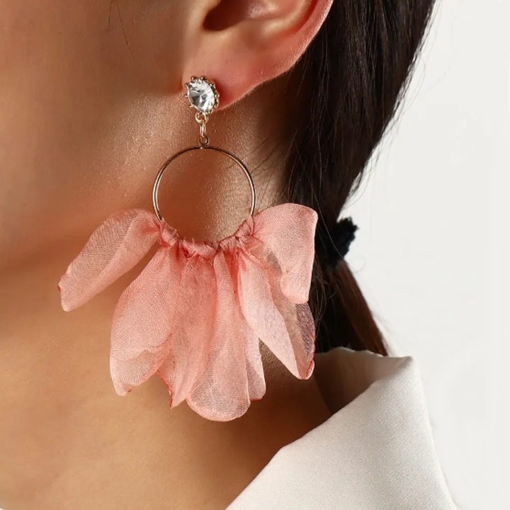 Cercei dama KOKONET roz cu petale, aurii, metal, 7,50x2,50cm