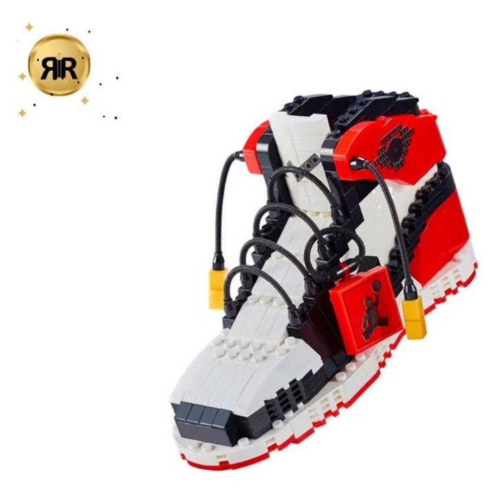 Lego 2 az 1-ben építőkockák – JORDAN/NIKE tornacipő és asztali tolltartó, 474 darab, piros/fehér