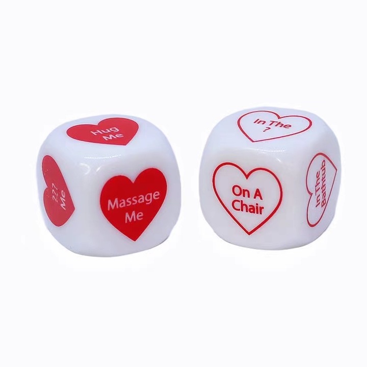 Set 2 zaruri pentru cupluri, joc de societate, multicolor