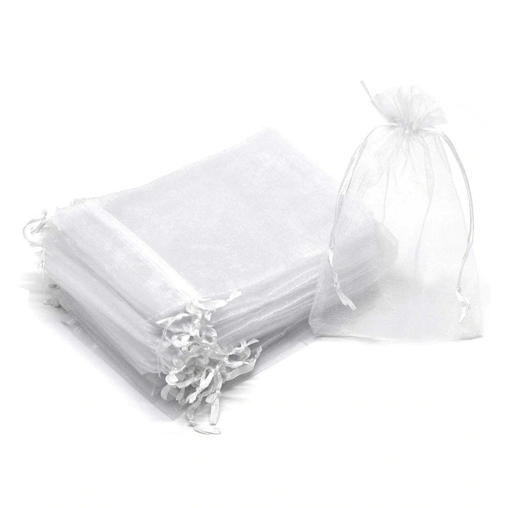 25 бели подаръчни торбички с връзки от органза, 9 x 7 см