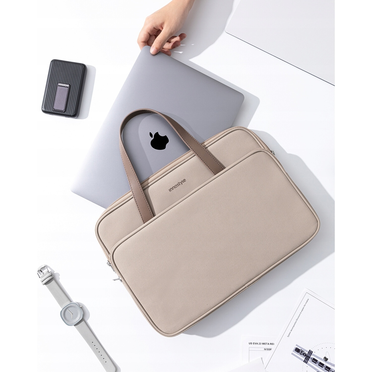 Geanta laptop Innostyle® OmniProtect Pro, pana la 14", impermeabila, ultralight (380g), colturi ranforsate, buzunar extern magnetic, material PU rezistent la abraziune, fermoare YKK, bej