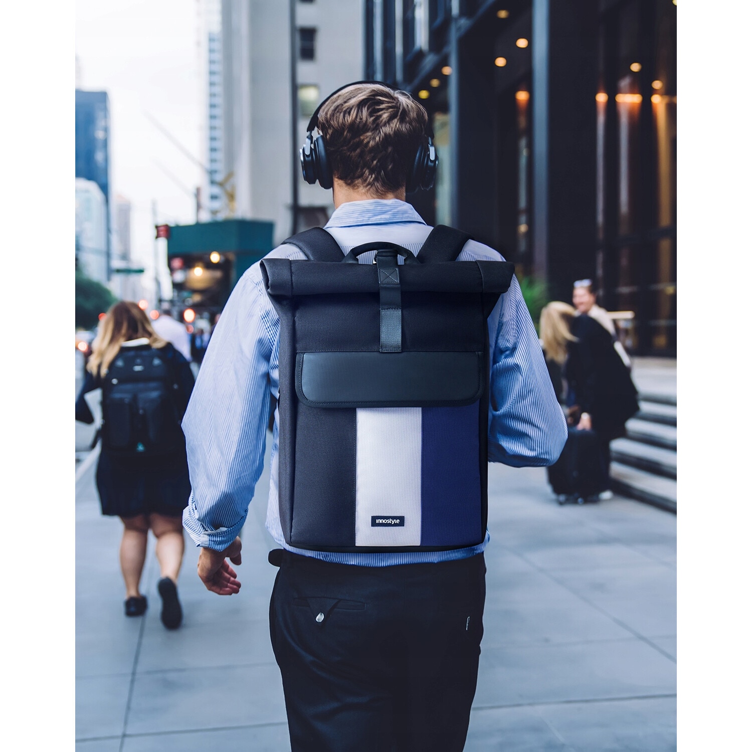Rucsac laptop Innostyle® CityTrek Elite, pana la 15,6", impermeabil, ultralight (822g), capacitate reglabila 18-25L, material CORDURA 1050, fermoare YKK, sistem de ventilatie spate, inchidere Roll-Top, design ergonomic, sistem anti-furt, negru