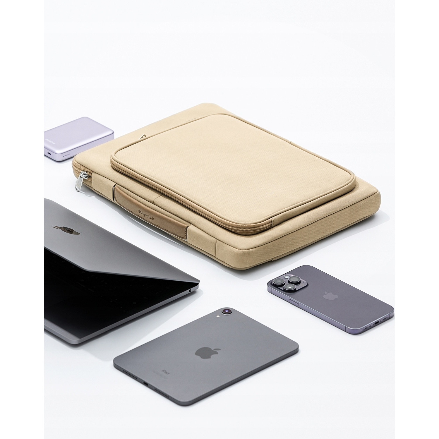 Geanta laptop Innostyle® OmniProtect®, pentru laptopuri de 16" si 15,6", impermeabila, material ecologic din 38 sticle PET, dimensiuni externe 39x28x5cm, interne 37x26x3cm, fermoare YKK, colturi ranforsate, usoara (480g), bej