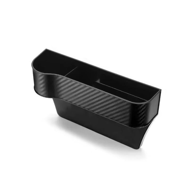 Autós rendező tároló zseb típusa 258x164x70 mm, a főüléshez (bal első), könnyen felszerelhető, műanyagból, fekete színű (karbon utánzat) speciális rekesszel a töltőkábelhez, Univerzális