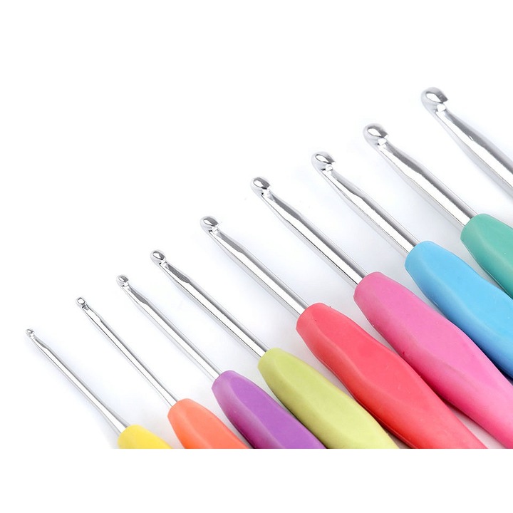 Куки за плетене на една кука със силиконова гумена дръжка бр. 4