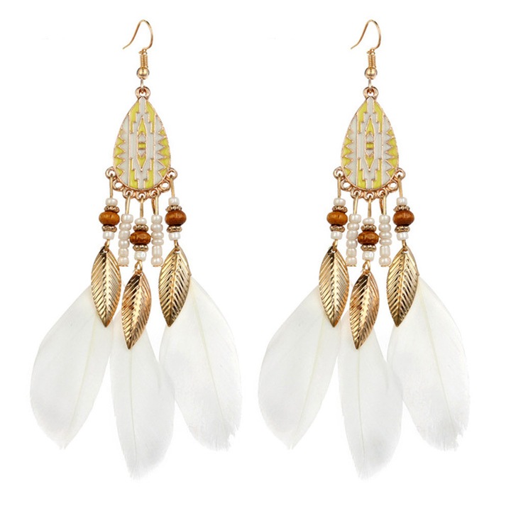 Cercei statement etnici, picaturi pictate, margelute, pene naturale si metalice Alb