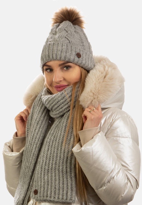 Komplett téli szett nőknek, SCJ, sapka környezetbarát szőrpomponnal, sál, 170x35cm, univerzális