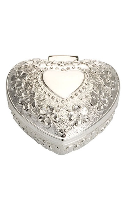 Ezüst ékszerdoboz, szívvel díszített, D 6x5x3cm