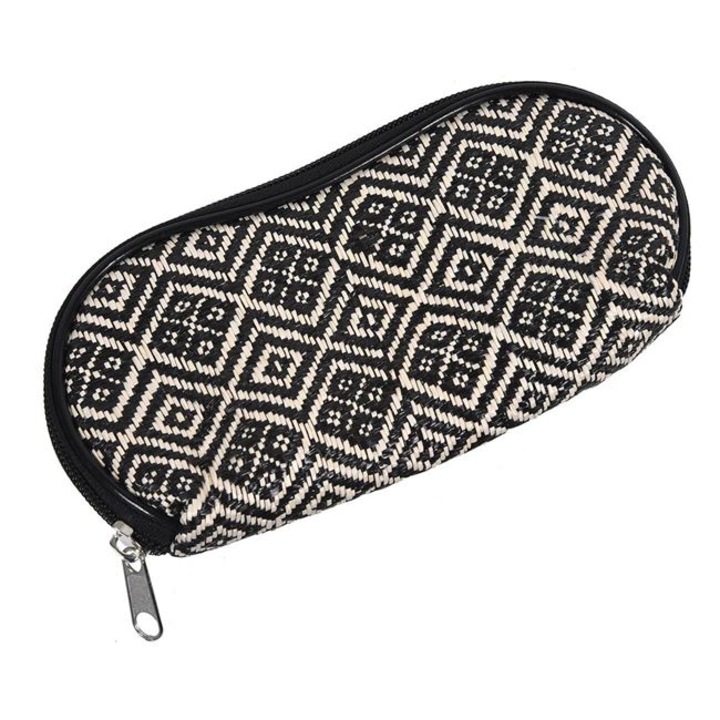 Калъф за очила с черно-бял ромб