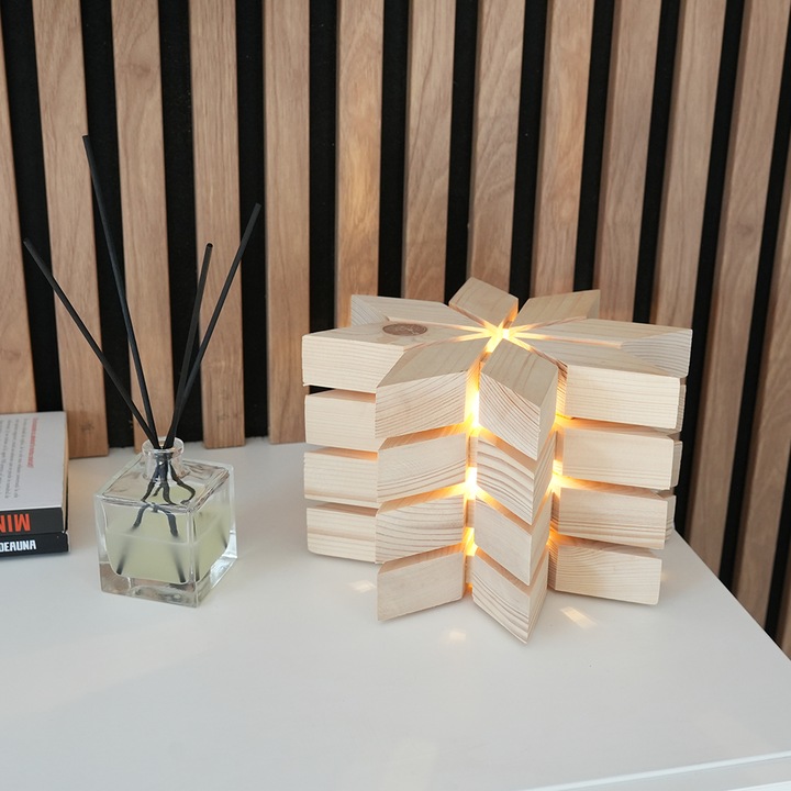 Veioza din Lemn Lucrata Manual – Unicitate si Design 3D