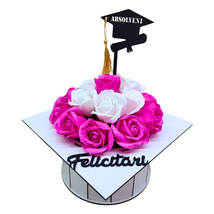 Aranjament toca absolvire - cu topper, decorat cu flori de sapun roz-alb, din lemn, 17x17x15 cm, cutie alba