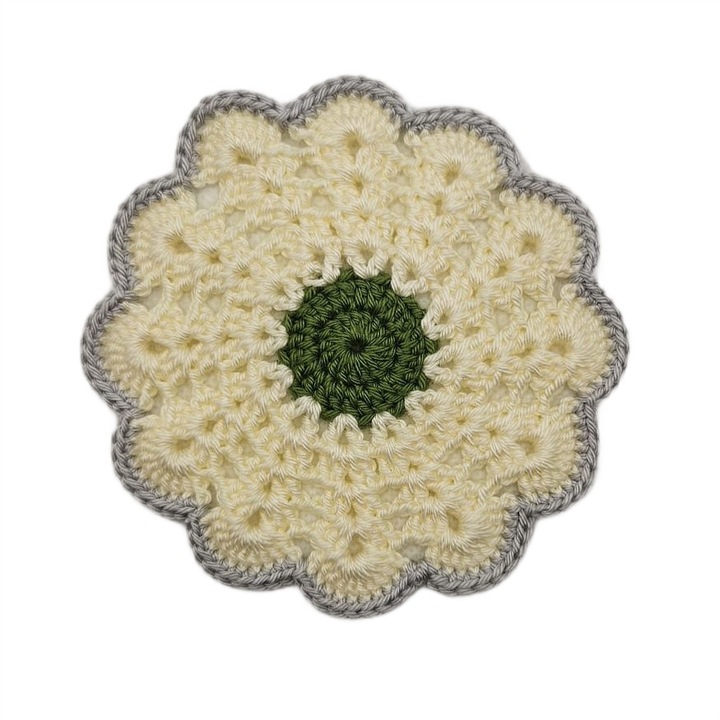 Set 4 coasters crosetate manual, flori crem cu margine colorata - gri deschis