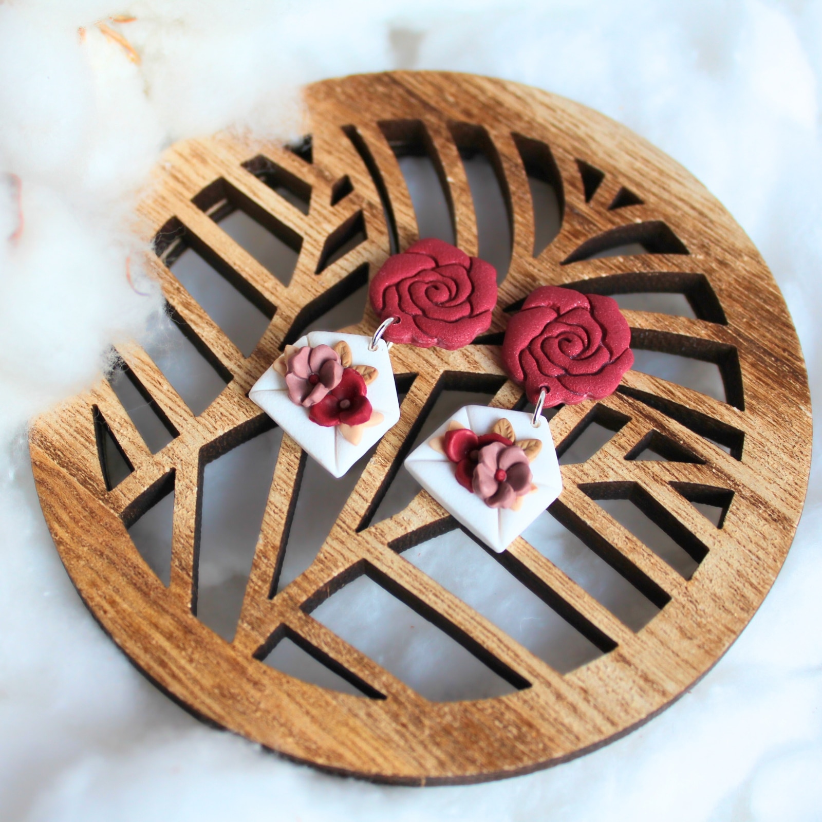 Cercei Handmade - Plic cu Flori - Lut Polimeric, Visiniu, Pin de ...