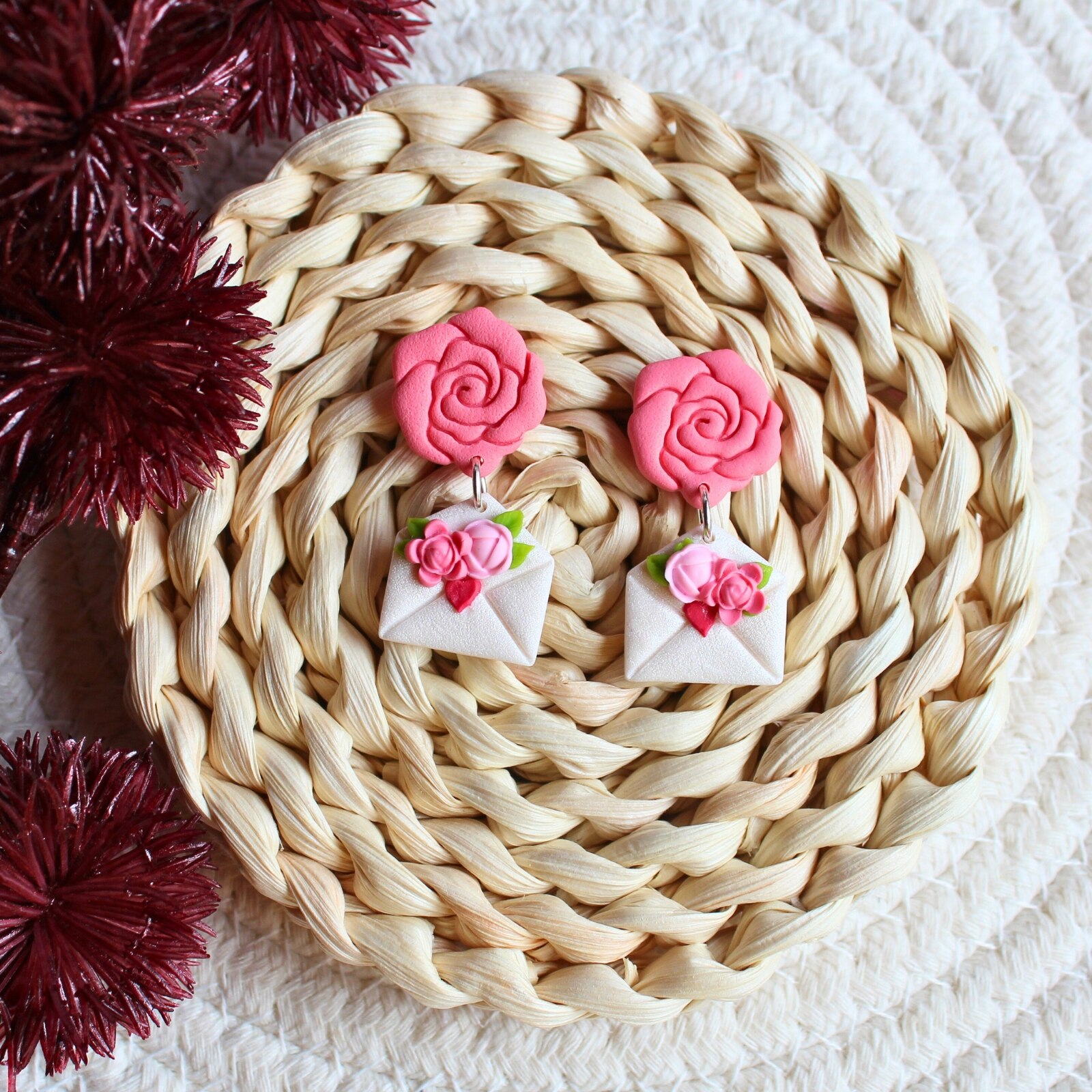 Cercei Handmade - Plic cu Flori - Lut Polimeric, Roz, Pin de plastic ...