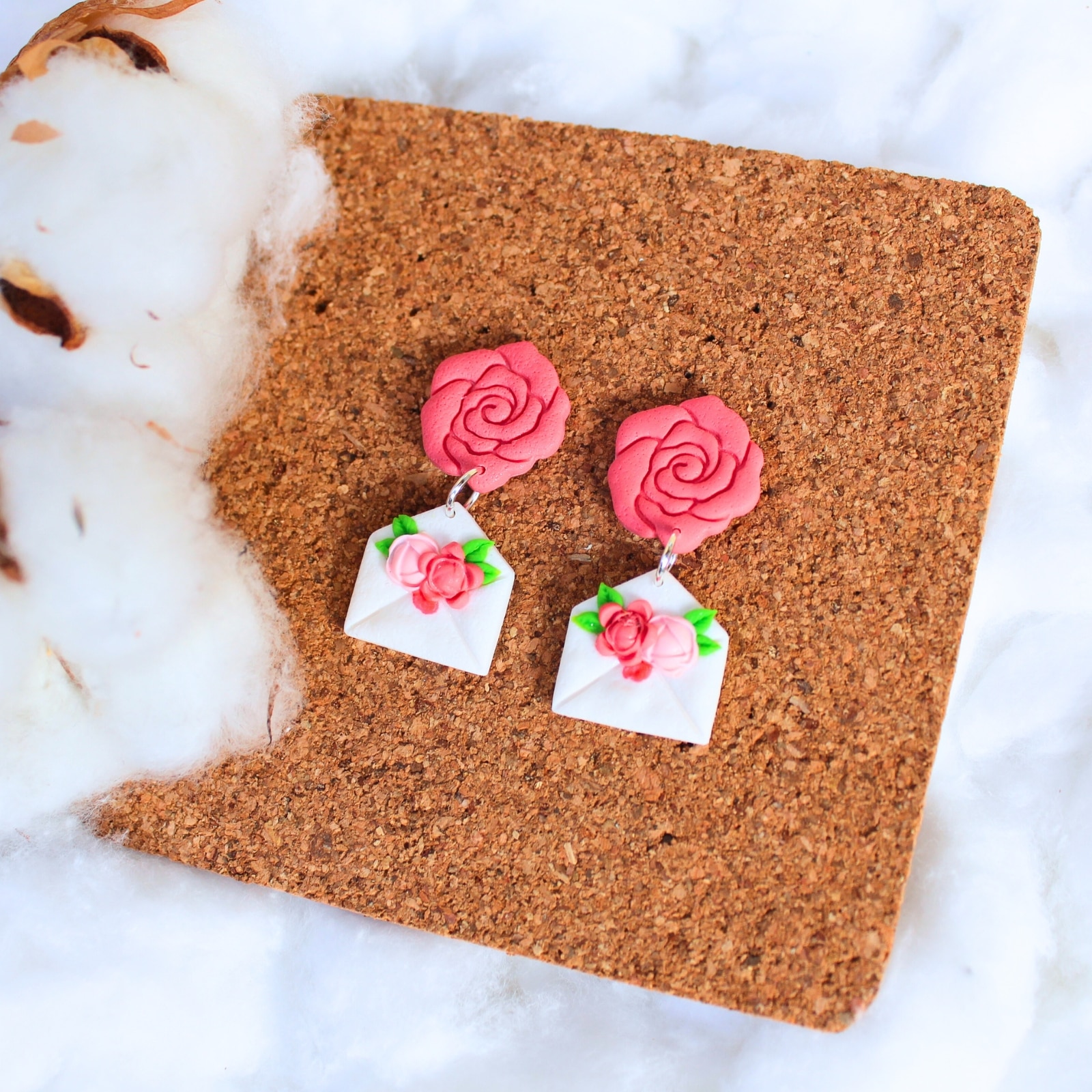 Cercei Handmade - Plic cu Flori - Lut Polimeric, Roz, Pin de plastic ...