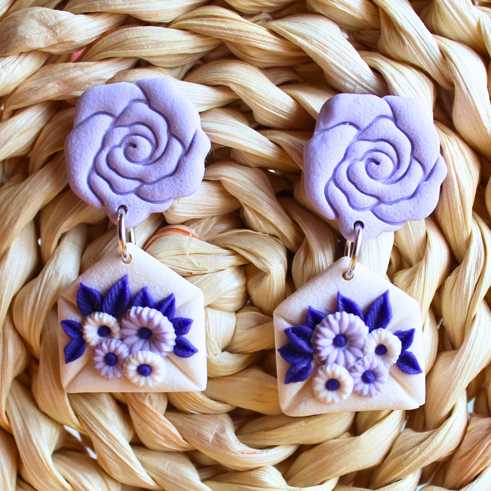 Cercei Handmade - Plic cu Flori - Lut Polimeric, Mov, Pin de plastic ...