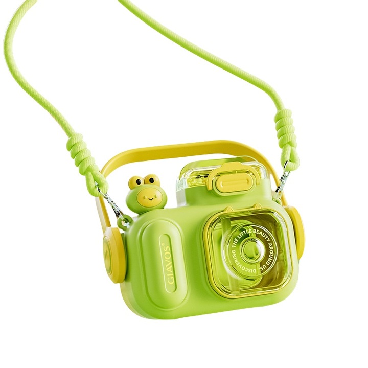 Cana pentru copii in forma de camera, verde, 580ml, cu paie din silicon, curea de umar reglabila, silicon alimentar + tritan