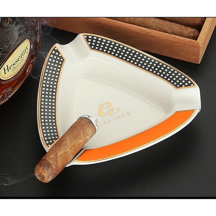 Nagy hamutartó szivarokhoz, Galiner P3a, Kerámia, Fehér