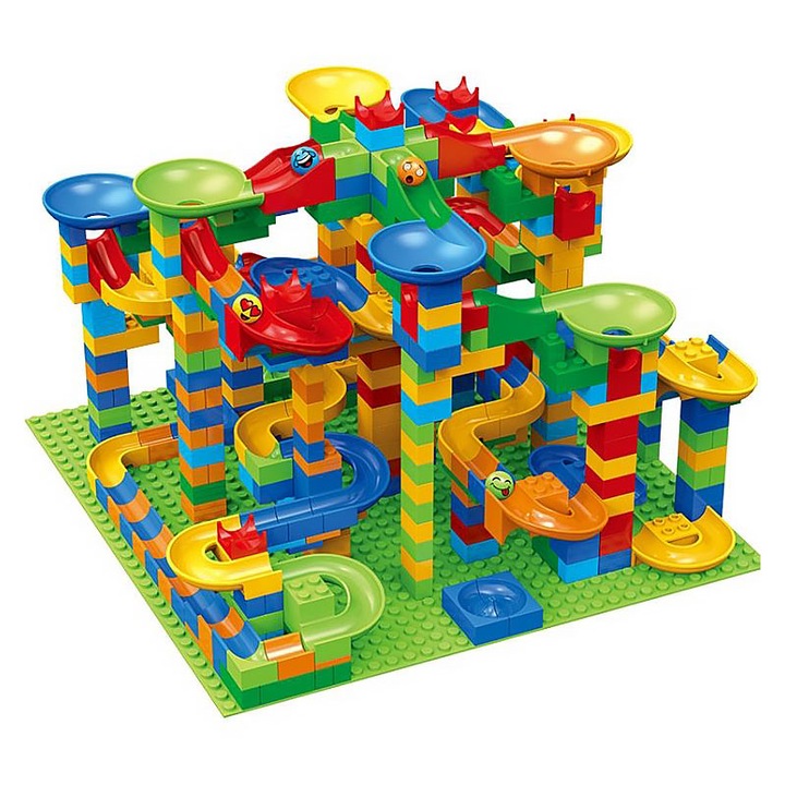 O pista cu bile rasucite - un set de pana la 514 elemente, multicolor