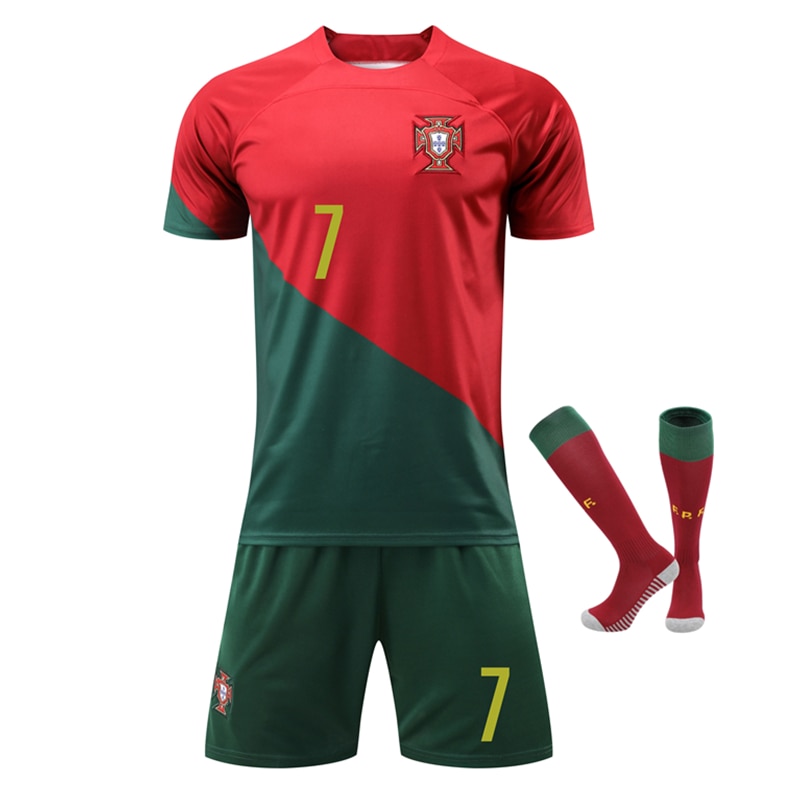 Cauți fotbal jersey? Alege din oferta eMAG.ro