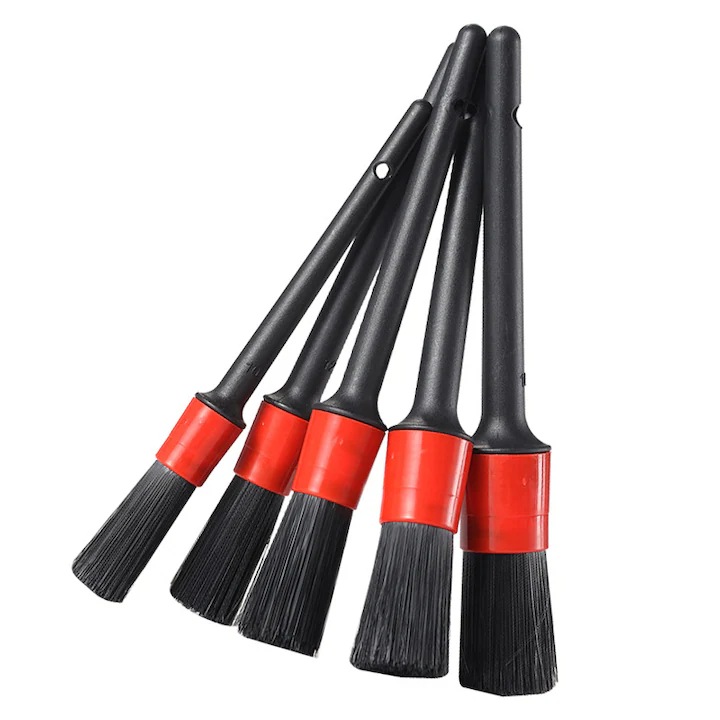 Set 5 perii detalii auto, pentru curatare interioara si exterioara, negru/rosu