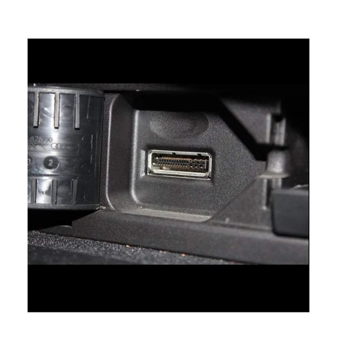 Aux IN adapter csatlakozó Volkswagen Tiguan GTI CC Skoda Fabia Octavia Seat Audi A6L Q5 Q7 A8 S5 A5 A4L A3 MMI 3G / MMI 2G / AMI / MDI fekete