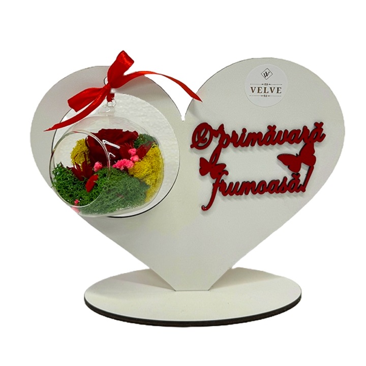 Suport ornamental tip tablou Picture March, in forma de inima, cu aranjament floral din trandafir criogenat si licheni stabilizati in glob de sticla, Rosu, Velve, 16x8 cm