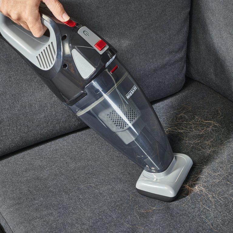 Aspirator de mana Severin, S7147, fara fir, ideal pentru masina si casa, aspirare umeda/uscata, 2 trepte putere, fara sac, operare usoara, statie de incarcare, include accesorii si geanta pentru transport, negru