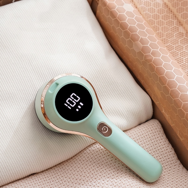 Epilator pentru indepartarea parului de pe haine, afisaj digital, incarcare USB, sase lame, capac cu plasa de siguranta, epilare eficienta, compact si portabil, trei viteze reglabile