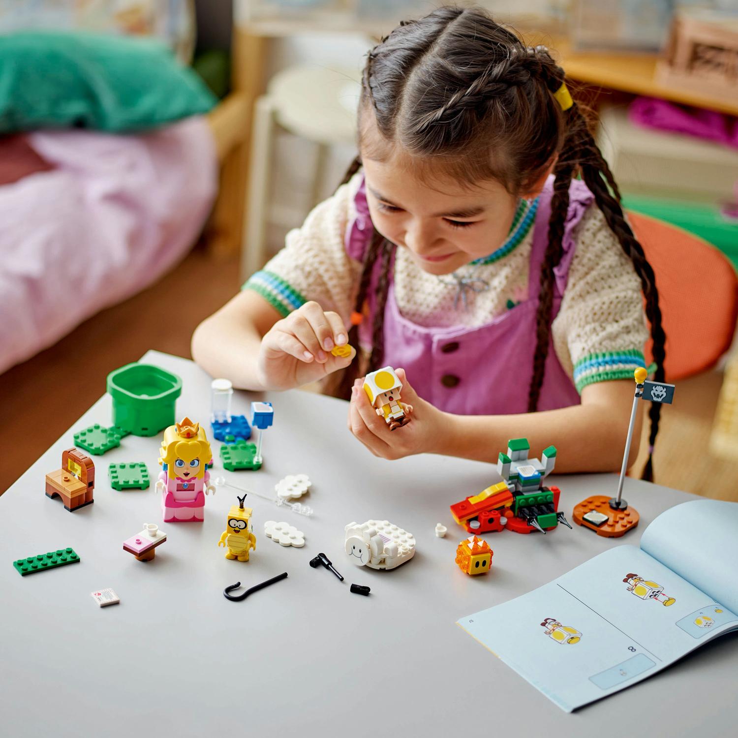 LEGO® Super Mario™ - Aventuri cu LEGO® Peach™ interactiva 71441
