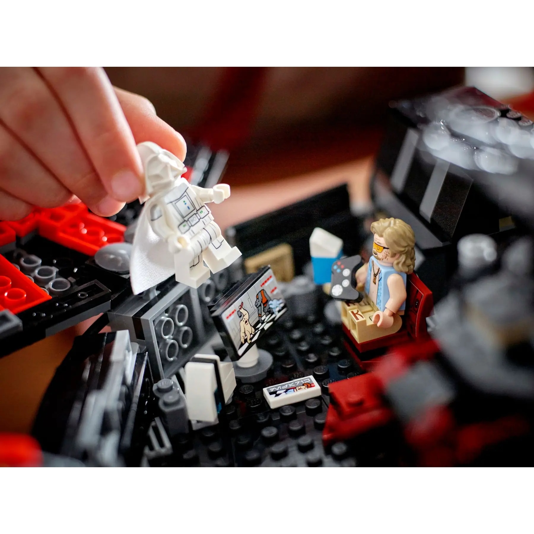 LEGO® Star Wars TM - Falcon intunecat 75389, 1578 piese - eMAG.ro